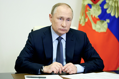 Путин: преподавателей стараются избавить от рутины