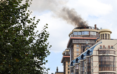 В Петербурге загорелась мансарда 19-этажного дома в элитном ЖК